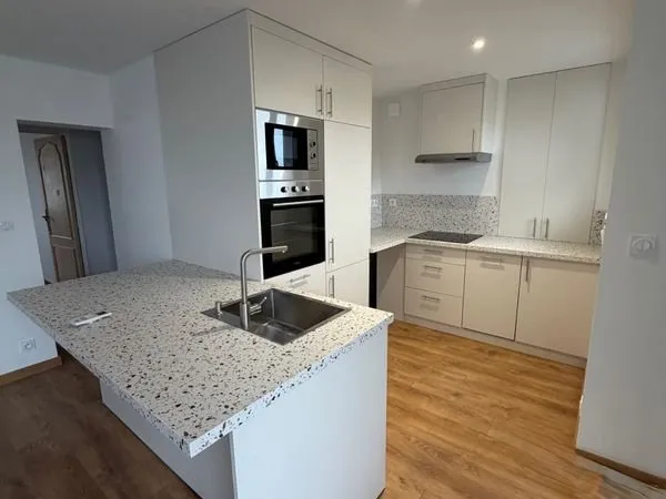 T3 meublé traversant 65 m² - Etage élevé - Résidence Henry IV