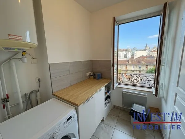 Appartement Oullins centre 2 pièce(s) 40 m2 Dernier etage+ Cave