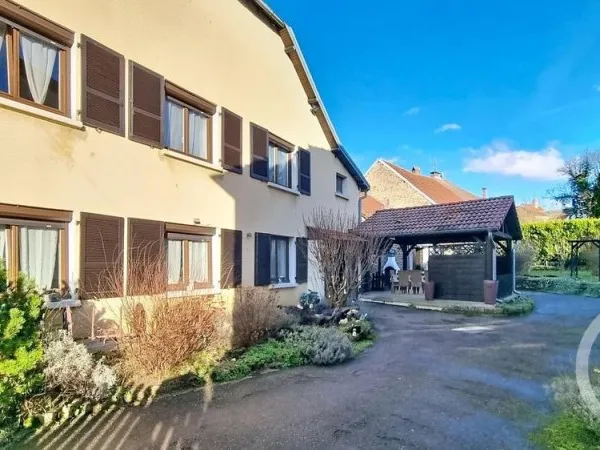 Maison 6 pièces 374 m²
