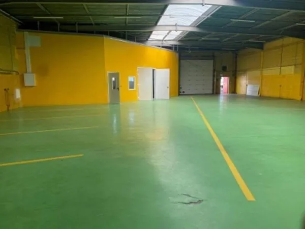 Local d'activité 871 m²