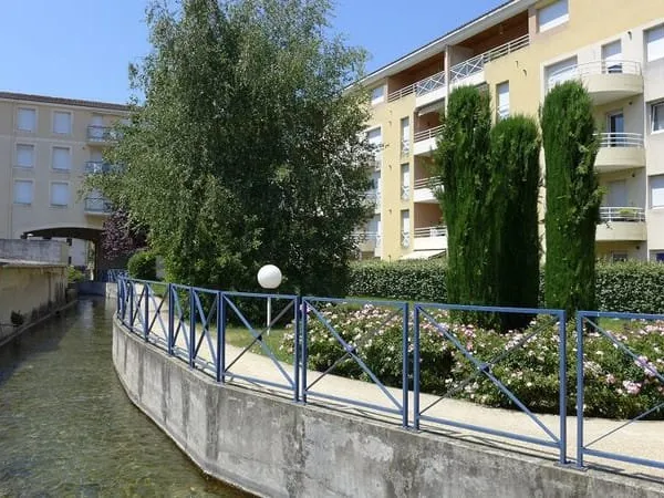 Bourg les Valence - T2 de 43 m2 avec balcon et garage.