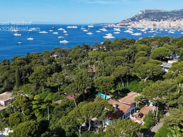 Villa à la pointe du Cap Martin, exposition sud, vue mer, parc p