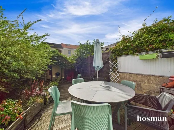 Ravissante Maison de 137 m2 avec 3 chambres et un studio de 19 m2 - Terrasse et Garage - Boulevard d