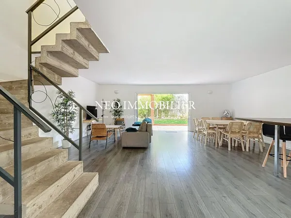 MAISON / JARDIN/ GRANDE PIECE PRINCIPALE/ 3 CHAMBRES/ GARA