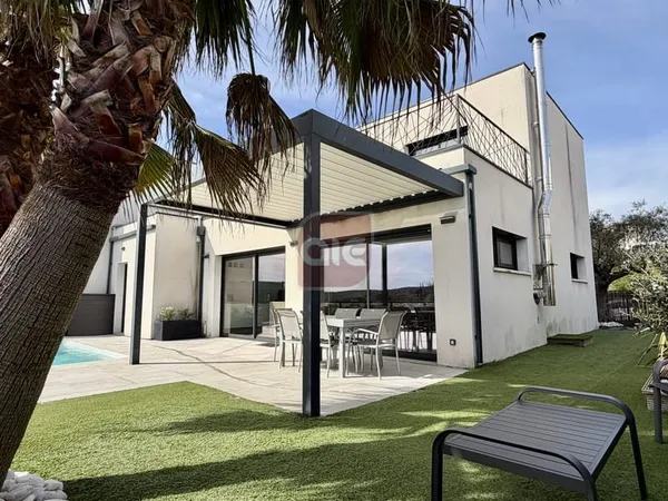 EXCLUSIVITÉ A.I.E. !! Superbe villa T4 récente avec vue déga