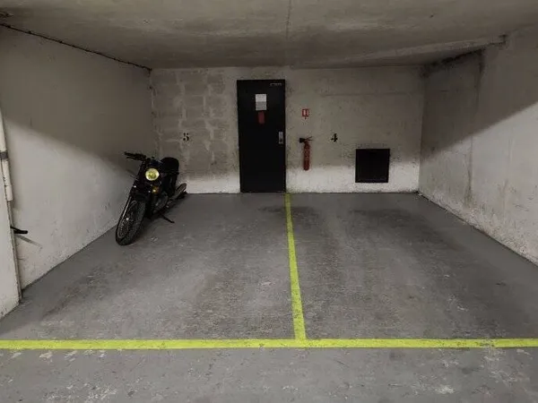 Parking 12 m²