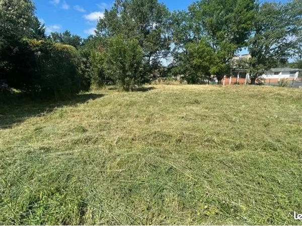 Terrain LAVAUR 581m²