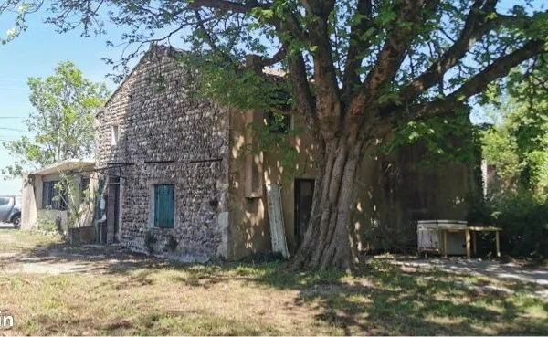 2 Maisons avec dépendances sur 9200m2