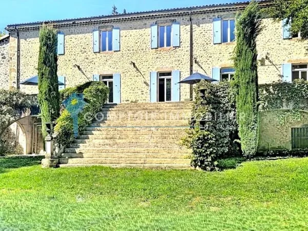 Il est des lieux qui racontent une histoire dès le premier r