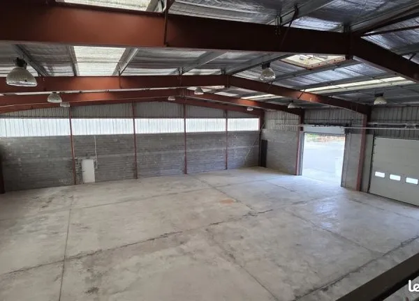 Local industriel / atelier - 300 m² - Le Fousseret - accès PL - Disponible prochainement