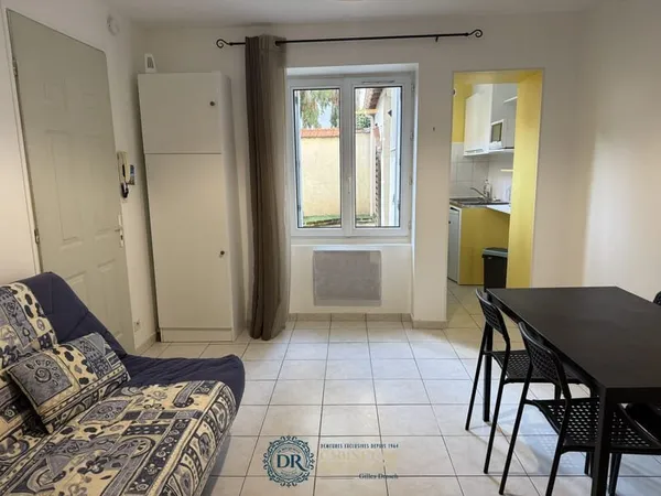 T2 MEUBLE HYPER CENTRE D'ORLEANS A LOUER