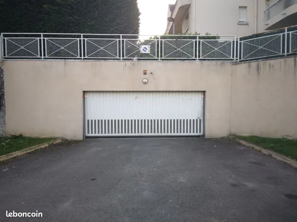 Emplacement de parking MOTO - résidence Apollonia