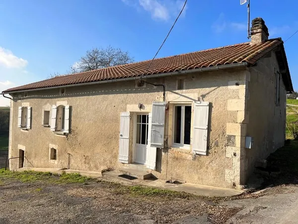 Belle maison de plain pied avec grange dans un endroit paisible
