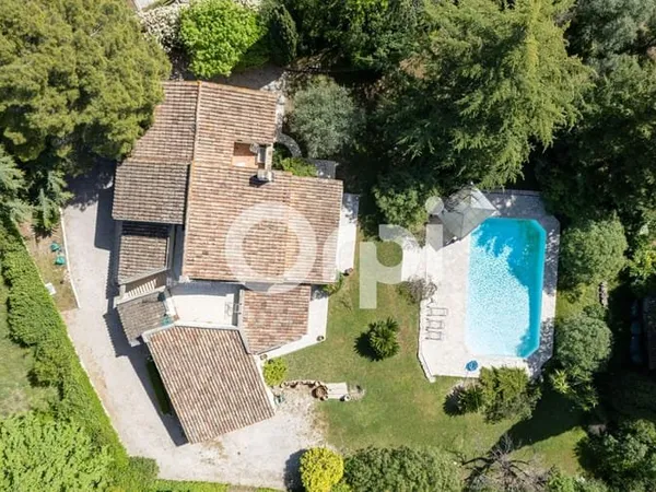Maison 7 pièces 219 m²