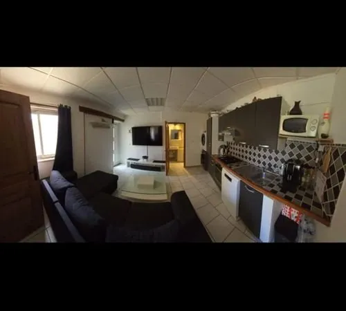 Studio meuble avec cour interieure partagee