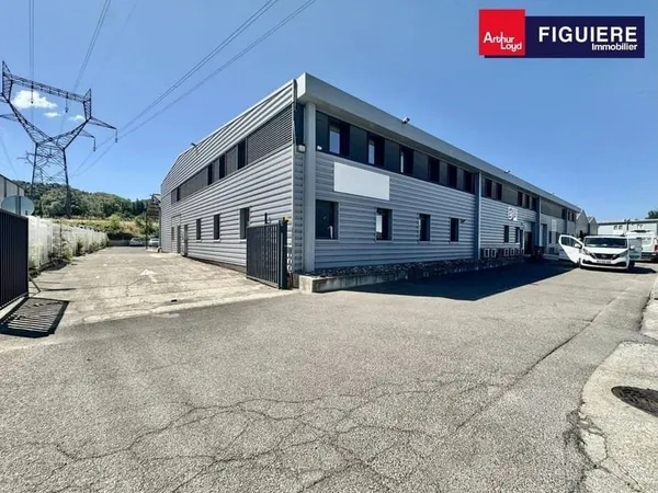 Local d'activité 320 m²
