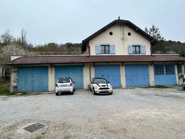 Brison saint innocent maison 118 m2 env avec 6 garages (320 m2 env) sur 2200 m2 env de terrain