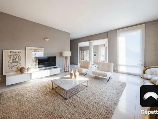Maison 7 pièces 208 m²