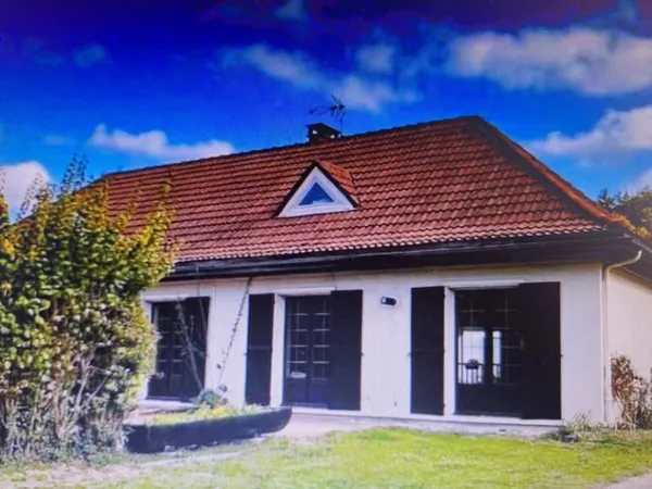PROPRIETE EQUESTRE (VILLA T8 AVEC INSTALLATIONS) SUR PLUS DE 7 HA ATTENANTS A 1H25 DE DIJON ET 1 H D