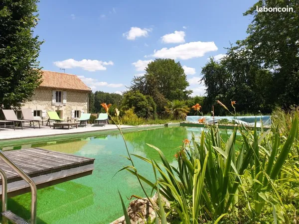 Longère de 416 m2 avec piscine naturelle