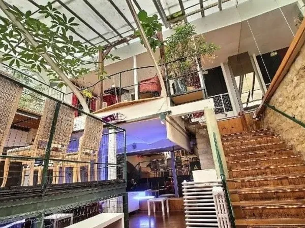 Local d'activité 254 m²
