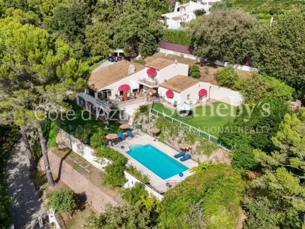 Mouans-Sartoux, villa avec vue mer et Estérel, piscine et garage aménageable