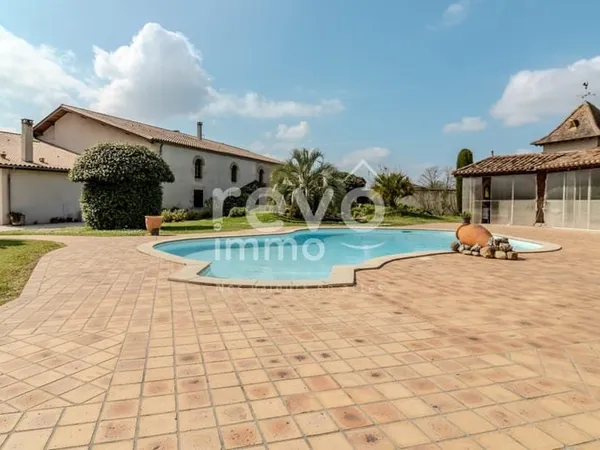 Maison 12 pièces 478 m²