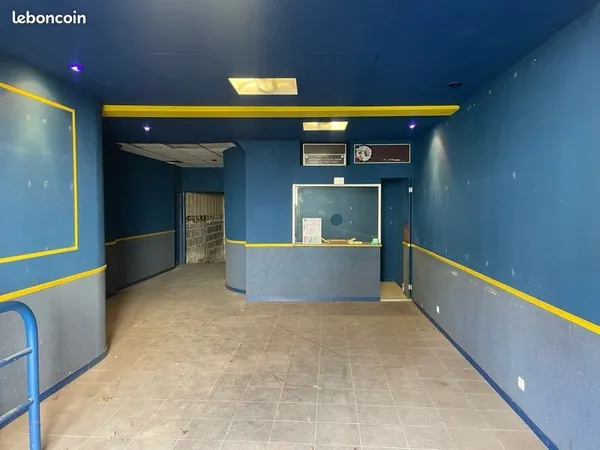 Ancien cinéma, Local commercial 70m2 à 350m2 centre ville