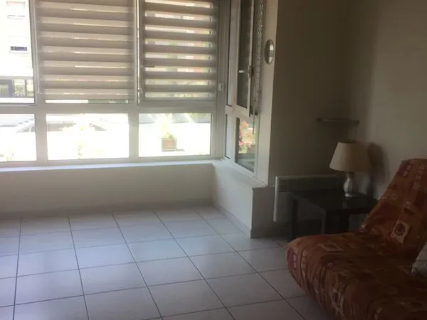 Studio meublé à louer