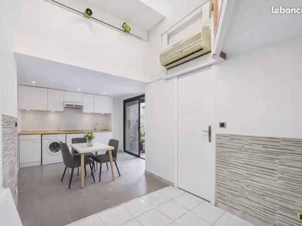 Studio meublé avec coin nuit séparé - Nice Quartier Medecin