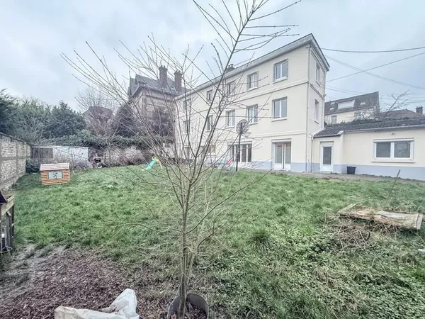 TERRAIN 225M² + APPARTEMENT 85M² + TERRASSE