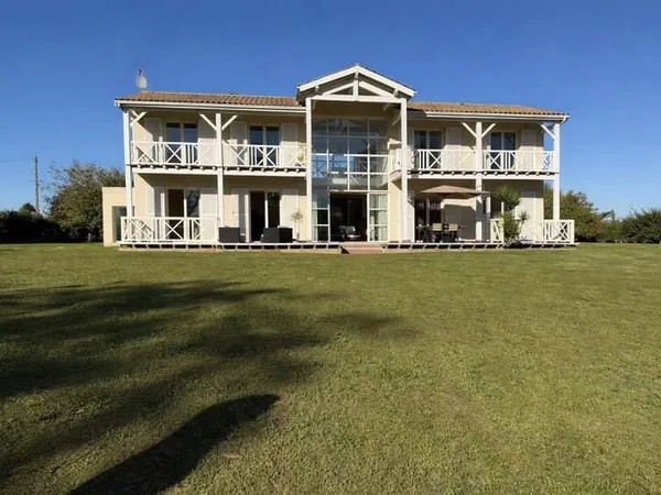 Magnifique demeure avec vue sur le lot à Villeneuve/Lot