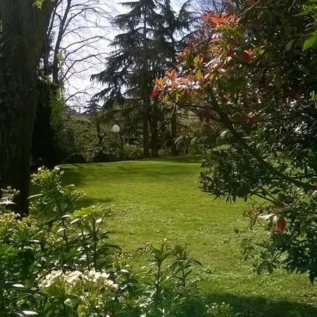 Grand studio meublé avec parking, au coeur de Garches