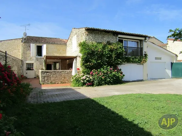 Maison de charme 315m2 avec piscine !