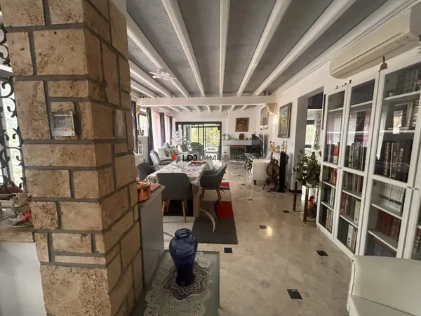 Maison 5 pièces 200 m²
