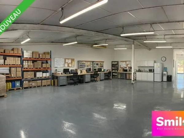 Entrepôt 160 m²