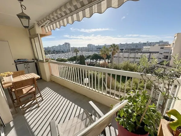 CARNON-PLAGE F3 TRAVERSANT AVEC TERRASSE VUE PORT