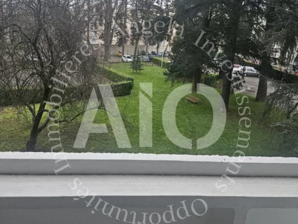 Appartement T5 pièces avec balcons, cave et stationnement Av
