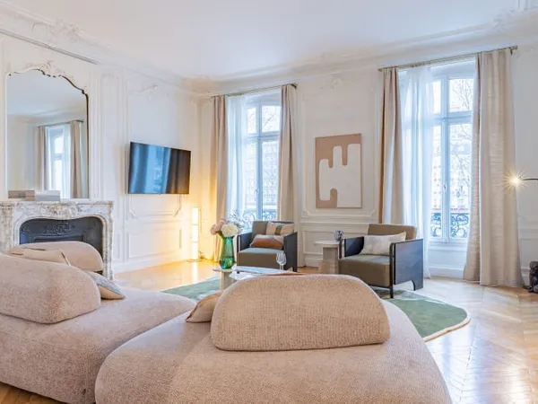Appartement 7 pièces 221 m²