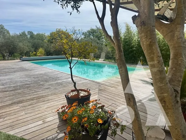 Magnifique propriété à Villecroze de 180 m2 avec vue imprenable