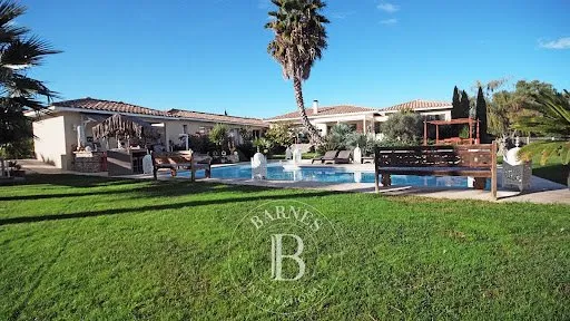 Maison 9 pièces 360 m²