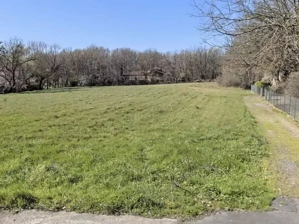 Terrain constructible 1108 m²