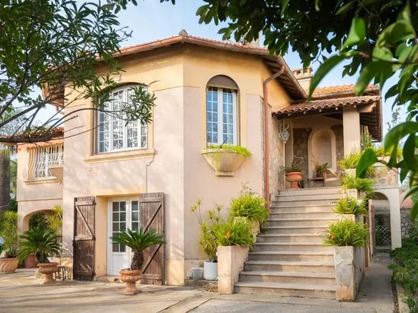 Maison divisée - 174m2 - Les Sablettes