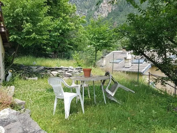 Studio avec cour et cave - ST DALMAS DE TENDE