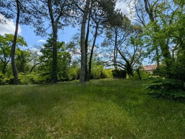 Magnifique terrain de 1066 m² à MONT DE MARSAN