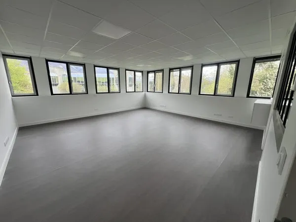 Bureau rénové 70 m2 sur INOVALLEE-MEYLAN