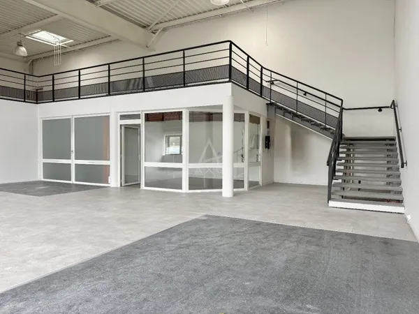 Local professionnel 250 m²
