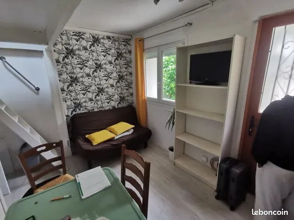 Studio lumineux au sein d'une petite propriété arborée