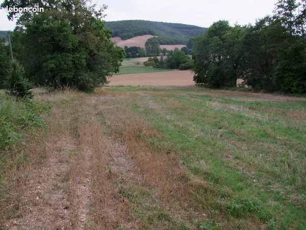 Joli terrain constructible dans le Lot, limite Lot-et-Garonne