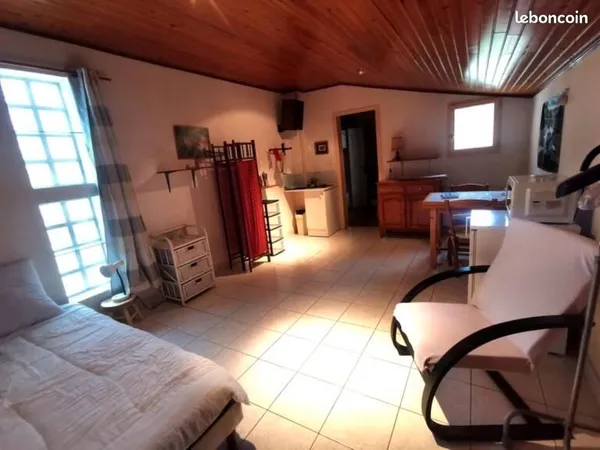 Studio à louer dans villa pour 1 personne